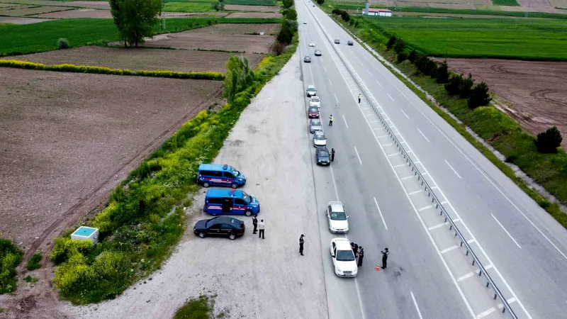 Çorum'un Alaca ilçesinde jandarma ekipleri, Kurban Bayramı tedbirleri kapsamında Alaca-Çorum