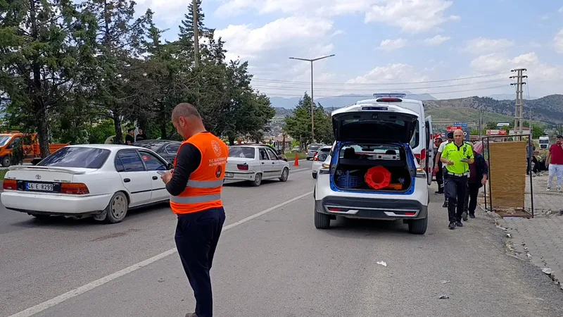 Kahramanmaraş'ın Batı Çevre Yolunda iki otomobilin çarpışması sonucu 1 kişi
