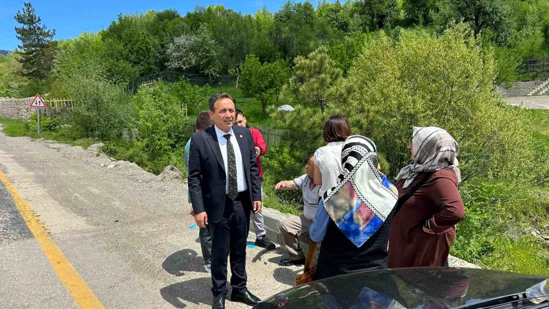 Karabük'te Eflani Kavşağı'nda iki otomobilin çarpışması sonucu 4 kişi yaralandı.