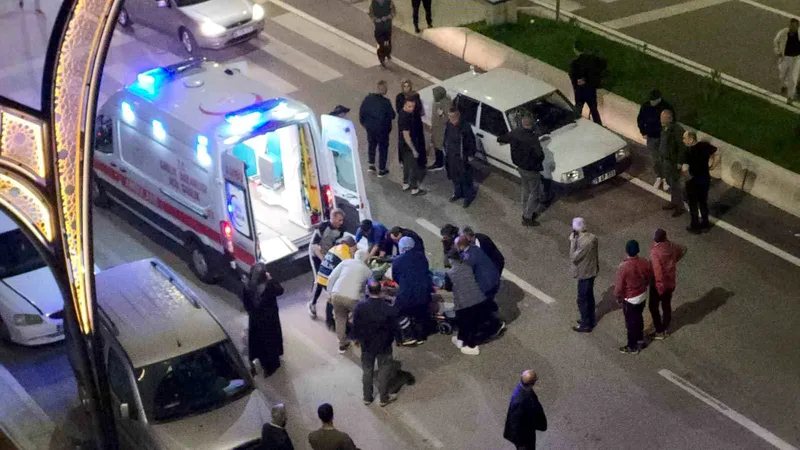 Karabük'te gece saatlerinde meydana gelen kazada, otomobil yaya geçidinden geçen