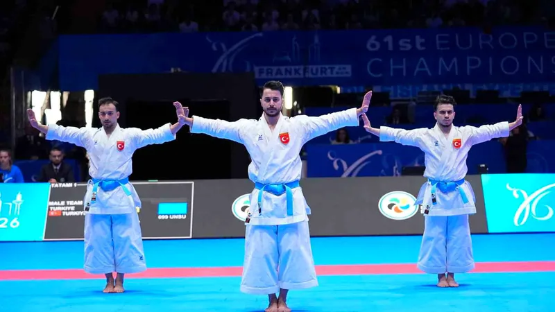 Türkiye, Almanya'nın Frankfurt kentinde düzenlenen Büyükler Avrupa Karate Şampiyonası'nda erkek
