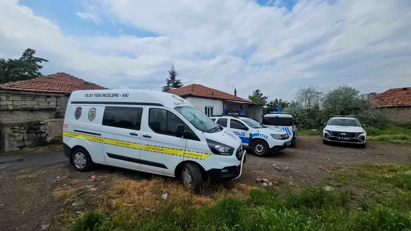 Kayseri Melikgazi ilçesinde 52 yaşındaki Erdoğan Ç., müstakil evinde hareketsiz