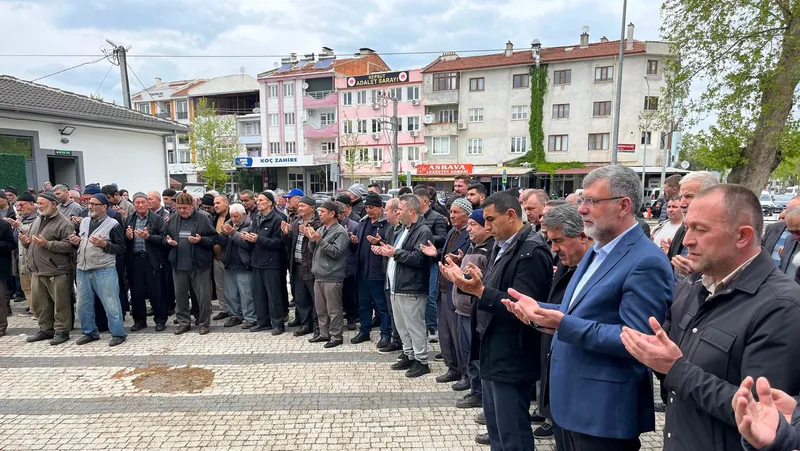 Kepsut'tan kutsal topraklara gidecek hacı adayları için Sanayi Camii'nde anlamlı