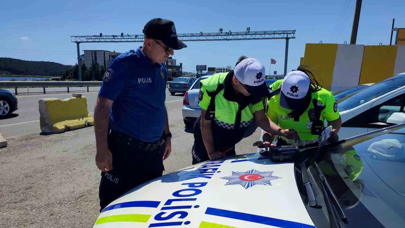 Edirne Keşan'da trafik ekipleri şehir girişinde kapsamlı denetim yaptı. Sürücülere