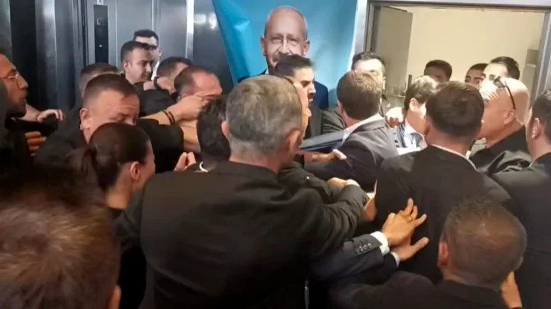 Mahkemenin mutlak butlan kararının ardından CHP Genel Başkanlığı görevine dönen
