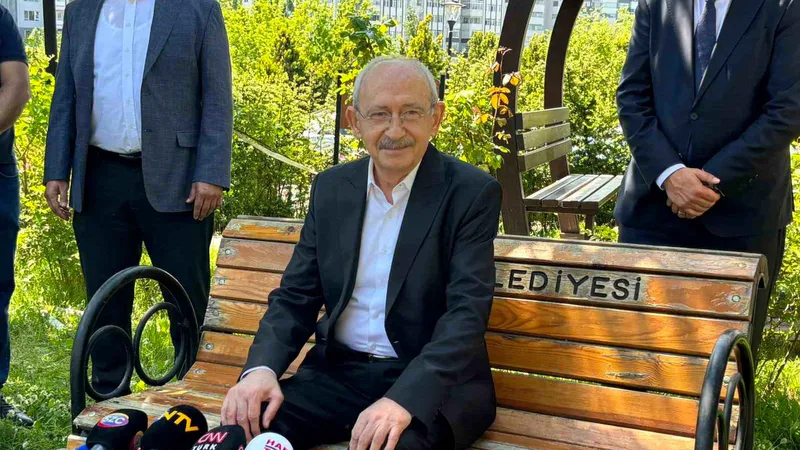 CHP Genel Başkanı Kemal Kılıçdaroğlu, kurultayın yasal zeminde yapılması gerektiğini