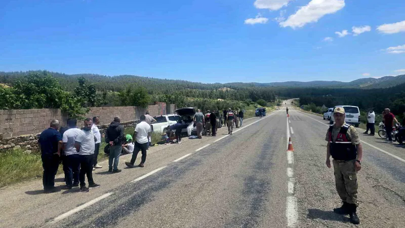 Kilis'te pikap ile otomobilin çarpışması sonucu 9 kişi yaralandı. Kaza,