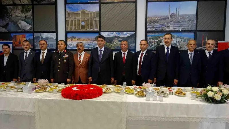 Kilis Valisi Ömer Kalaylı, Kurban Bayramı dolayısıyla Millet Bahçesi Kütüphanesi'nde