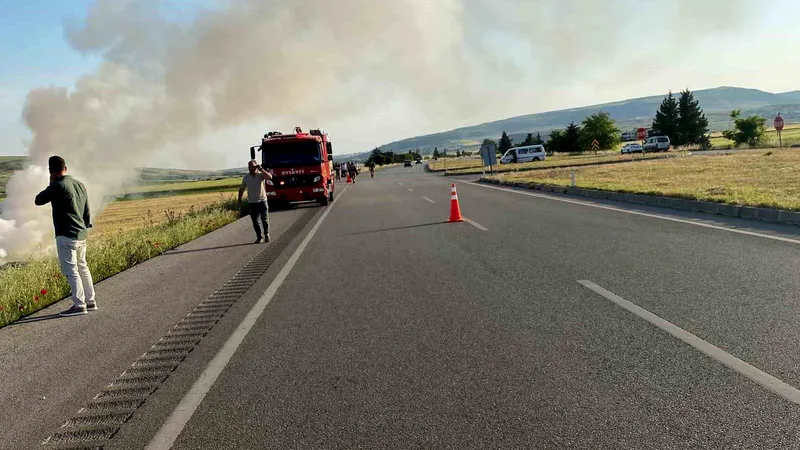 Kilis-Gaziantep kara yolu üzerinde meydana gelen kazada kontrolden çıkan otomobil