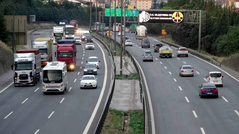 Kocaeli Valiliği, Kurban Bayramı öncesi trafik tedbirleri kapsamında İstanbul istikametine