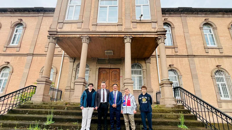 Tarihi Balıkesir Lisesi, satranç turnuvası için şehre gelen 141 yıllık
