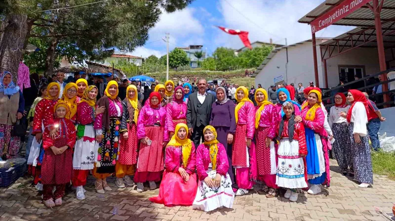 Manisa Gördes'e bağlı Köseler Mahallesi'nde düzenlenen geleneksel köy hayrına yaklaşık