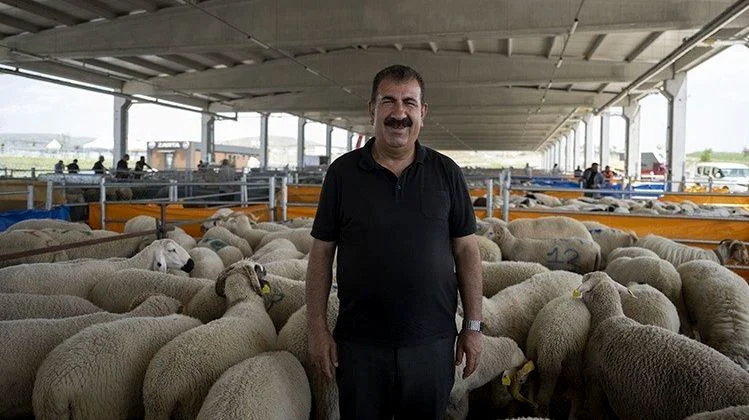 TÜRKYED Genel Başkanı Nihat Çelik, Kurban Bayramı öncesinde hem yetiştiricilerin