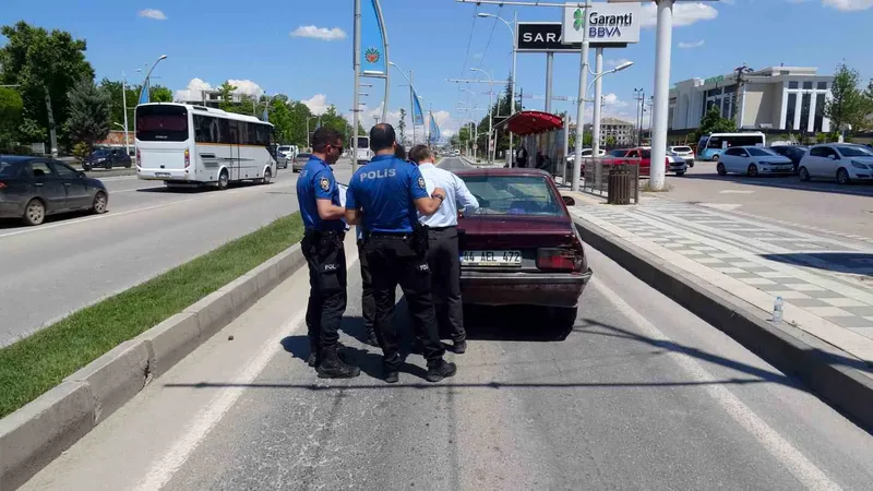 Malatya-Ankara kara yolunda yolcu otobüsü ile otomobil çarpıştı. Kazada 5