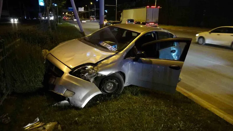Malatya-Elazığ karayolunda tır ile otomobilin çarpışması sonucu bir kişi yaralandı.