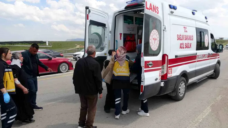 Malatya Yeşilyurt'ta meydana gelen trafik kazasında 2'si çocuk 8 kişi