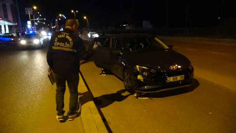 Malatya'da 35 yaşındaki yaya, gece yarısı iki aracın çarpması sonucu