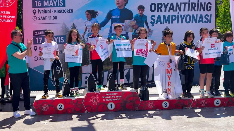Manisalı oryantiring sporcuları Balıkesir'de düzenlenen U14 Türkiye Şampiyonası'nda tarihi bir