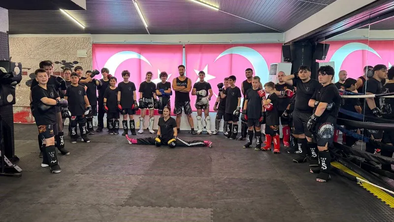 Marmaris'te kickboks eğitimi veren milli antrenör Terkan Ercan, Avrupa ve