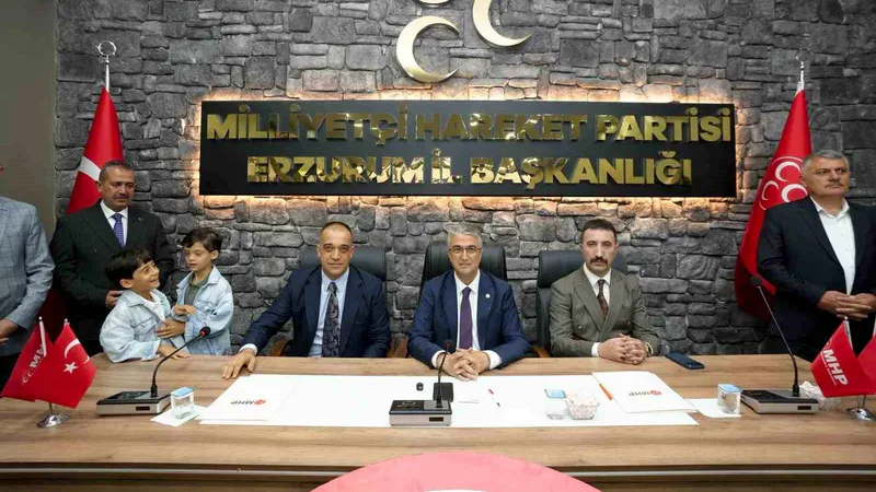 MHP Erzurum İl Başkanlığı'nda Kurban Bayramı dolayısıyla düzenlenen geleneksel bayramlaşma
