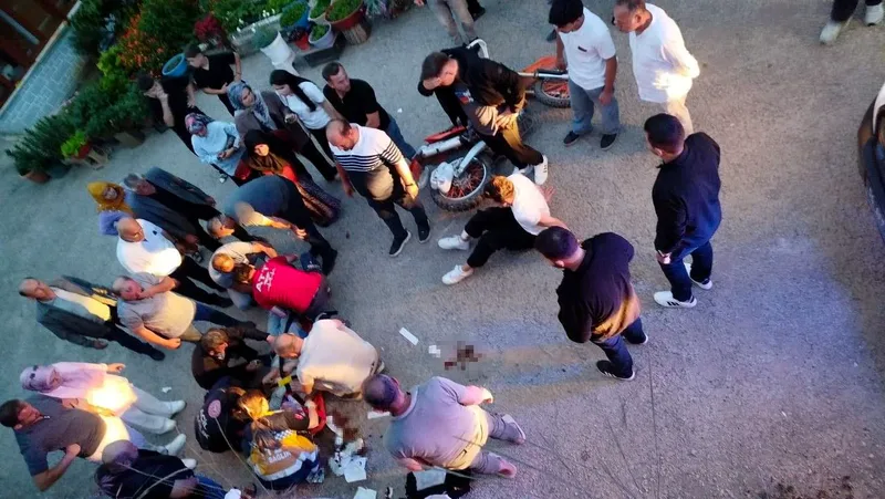 Sakarya'nın Karasu ilçesinde kontrolden çıkan motosiklet, ağaçlık alana çarptıktan sonra