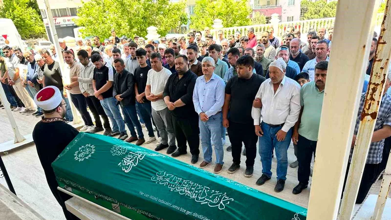 Adıyaman'da virajı alamayan 18 yaşındaki Emrah Can Karadana, kontrolünü kaybettiği