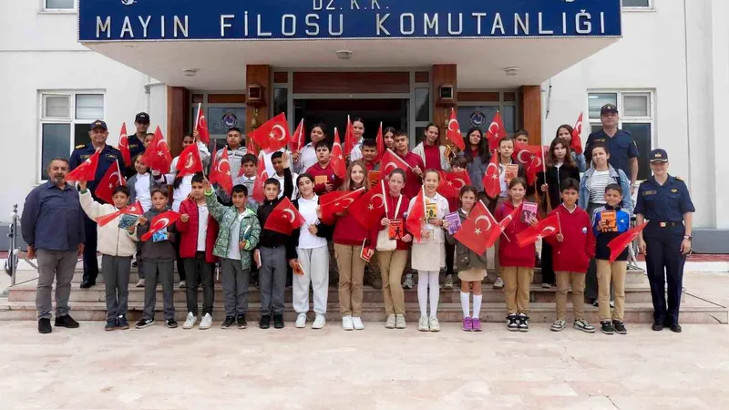 Balıkesir Erdek'teki iki ortaokuldan öğrenciler, 'Mehmetçikle Bir Gün Projesi' kapsamında