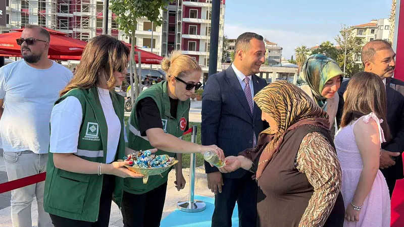 Osmaniye'de Kurban Bayramı dolayısıyla Devlet Bahçeli Meydanı'nda düzenlenen bayramlaşma programına