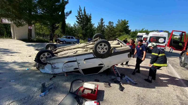 Osmaniye'nin Kadirli ilçesinde kontrolden çıkan otomobil takla attı. Kazada 2