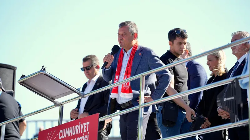 CHP Genel Başkanı Özgür Özel, Balıkesir Kuvayi Milliye Meydanı'ndaki 'Millet