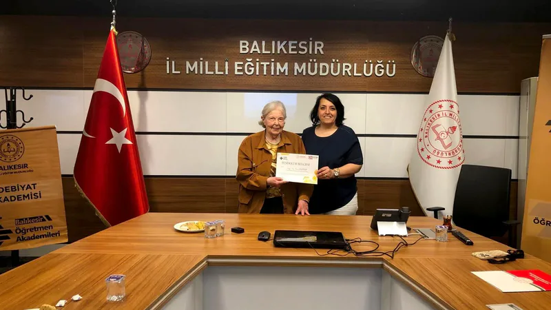 Balıkesir Öğretmen Akademileri kapsamında düzenlenen Edebiyat Akademisi'nde Prof. Dr. İnci