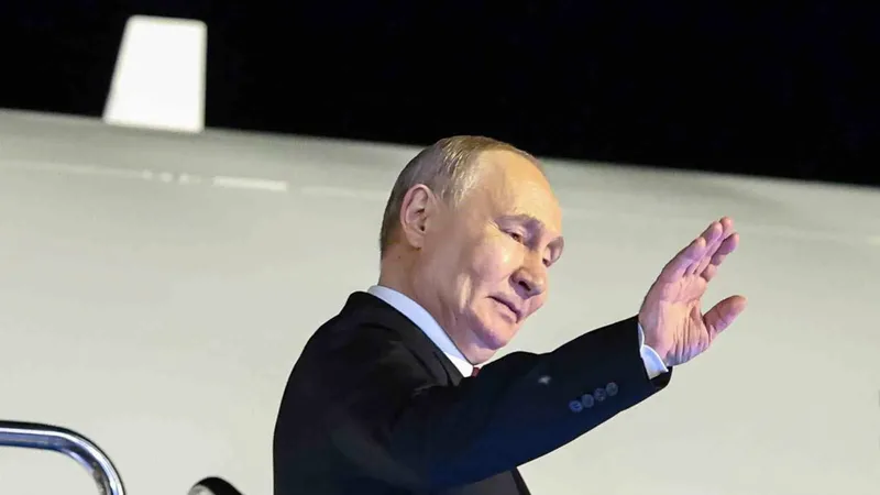 Rusya Devlet Başkanı Vladimir Putin, Romanya'da bir apartmana isabet eden