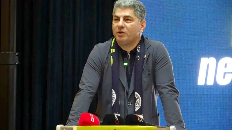 Fenerbahçe Başkan Adayı Hakan Safi, Antalya'daki toplantıda 2 yerli milli
