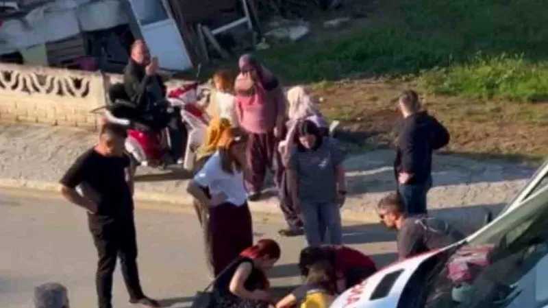 Sakarya'nın Taraklı ilçesinde yola aniden fırlayan 5 yaşındaki çocuğa otomobil
