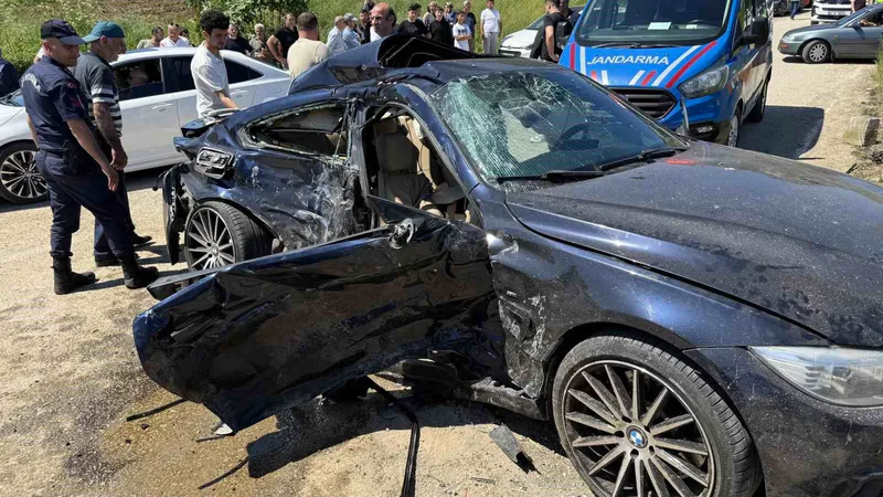 Sakarya'nın Kaynarca ilçesinde meydana gelen trafik kazasında ağır yaralanan 14