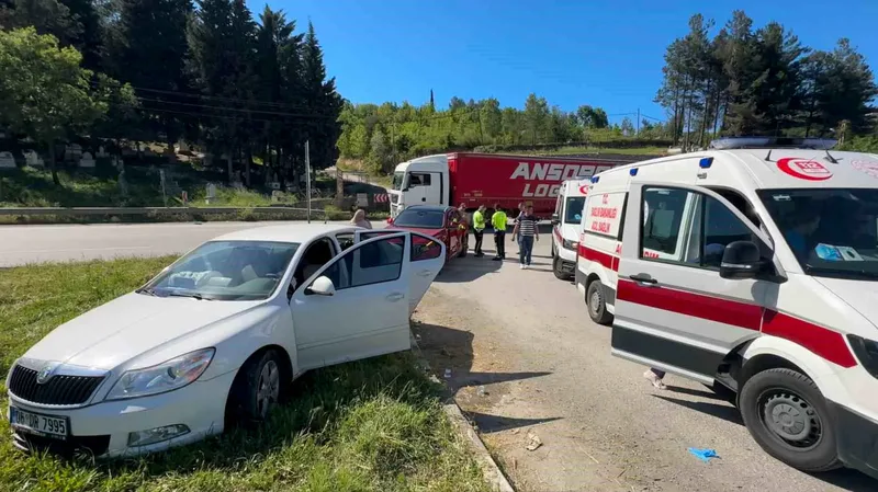 Samsun-Ankara kara yolunda SUV ile otomobilin çarpıştığı kazada 2 kişi