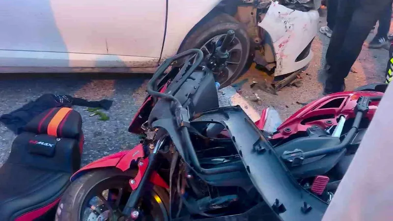 Siirt'in Baykan ilçesinde otomobil ile motosikletin çarpışması sonucu 2 kişi