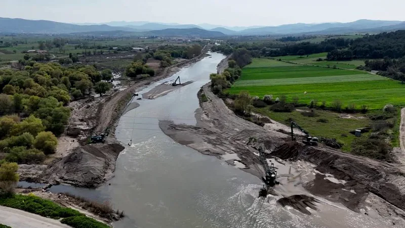 DSİ 25. Bölge Müdürü Olcay Çubukcu, Bigadiç'te Simav Çayı üzerinde