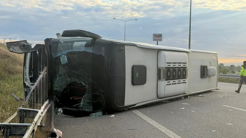 Balıkesir'in Susurluk ilçesinde İstanbul-İzmir Otoyolu'nda meydana gelen otobüs kazasında 25