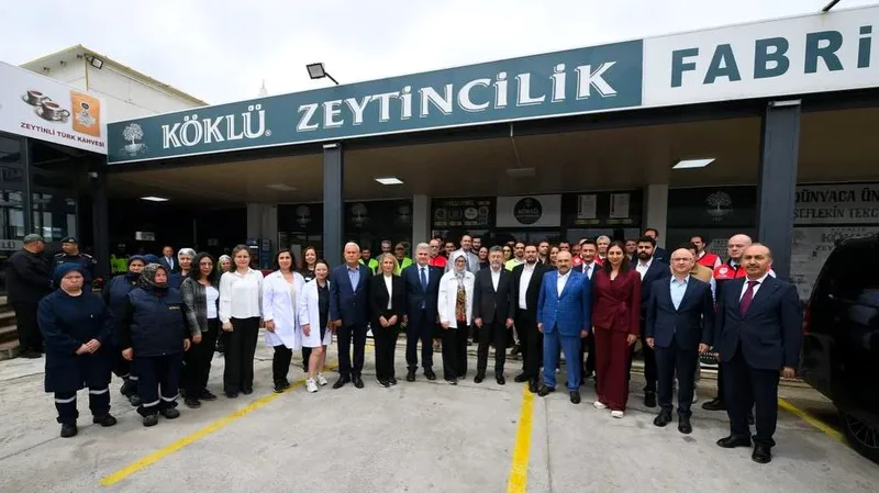 Tarım ve Orman Bakanı İbrahim Yumaklı, Balıkesir Ayvalık'ta köklü zeytinyağı