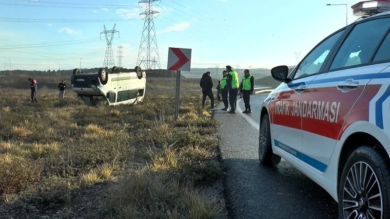 Gebze'de kontrolden çıkarak takla atan işçi servisinde 9 kişinin yaralandığı