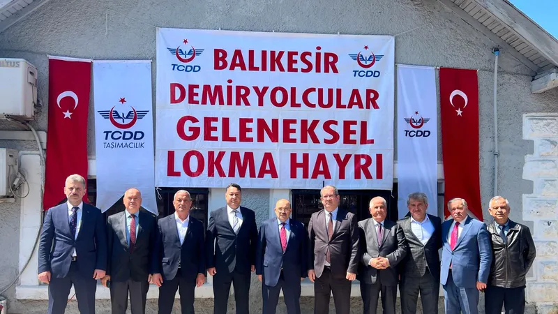 TCDD Balıkesir'de 28. kez lokma hayrı düzenlendi. Tarihi gar önünde