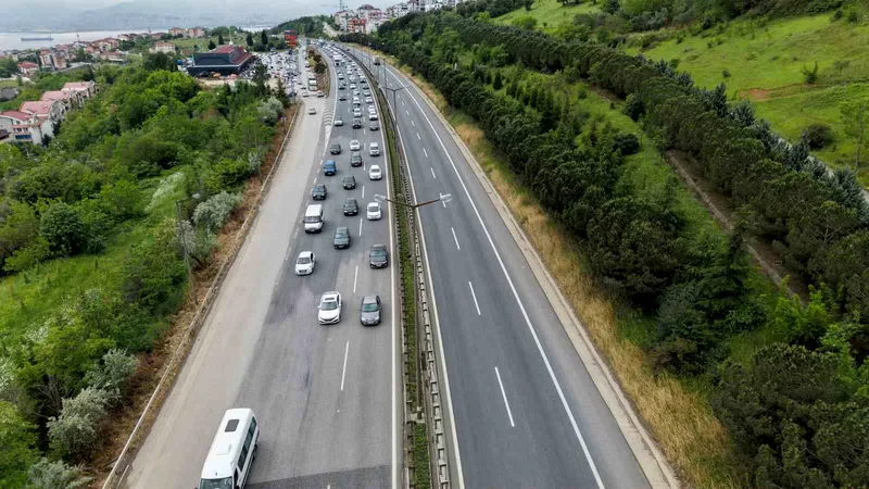 Kurban Bayramı tatilinin ikinci gününde TEM Otoyolu'nun Kocaeli geçişinde trafik