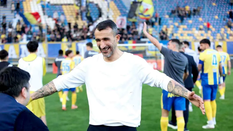 Romanya Süper Lig ekibi Petrolul Ploieşti'yi iki sezondur çalıştıran teknik