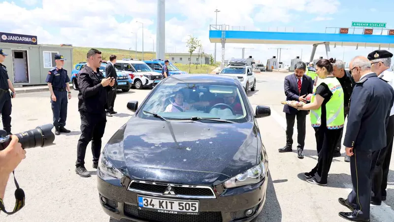Kırşehir Valisi Murat Sefa Demiryürek, bayram öncesi Ankara-Kayseri karayolu ve