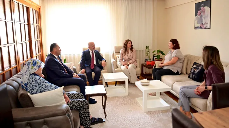 Aydın Valisi Osman Varol, Kurban Bayramı dolayısıyla şehit ailelerini ziyaret