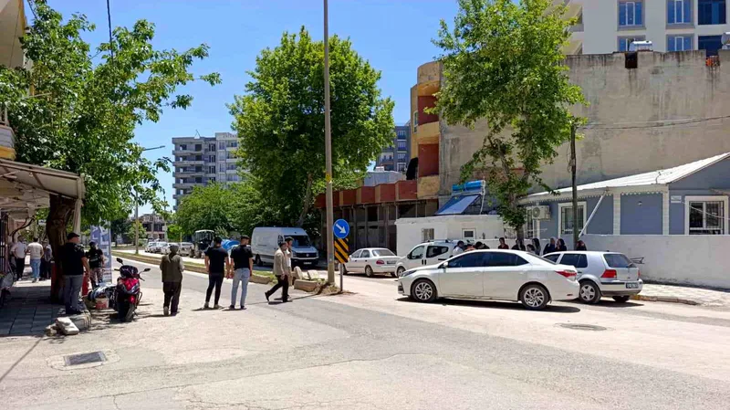 Adıyaman'ın Siteler Mahallesi'nde otomobil ile motosiklet çarpıştı. Kazada ağır yaralanan