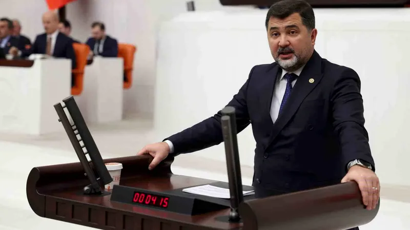 Düzce'nin Akçakoca ilçesinde İçişleri Bakanlığı tarafından görevden uzaklaştırılan Belediye Başkanı