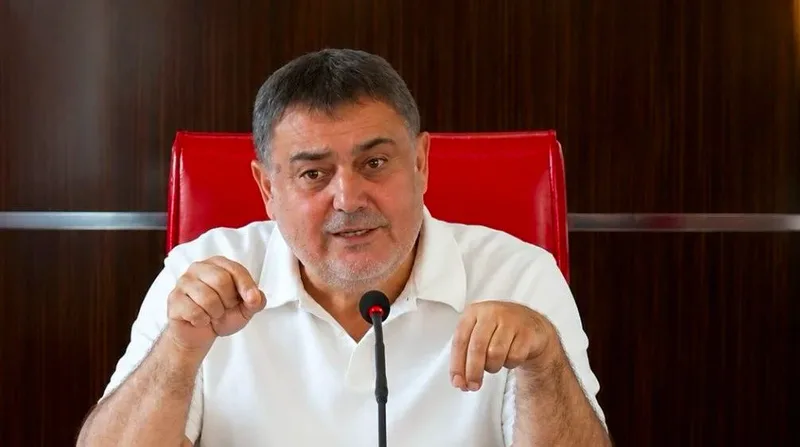 Aksu Belediye Başkanı İsa Yıldırım, CHP İstanbul Milletvekili Cemal Enginyurt'un