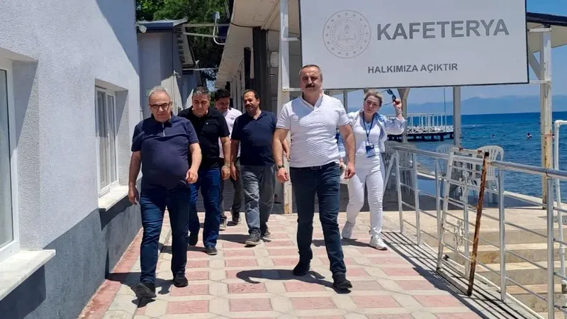 Edremit ilçe yöneticileri Altınoluk Öğretmenevi'ni ziyaret ederek yaz sezonu hazırlıklarını